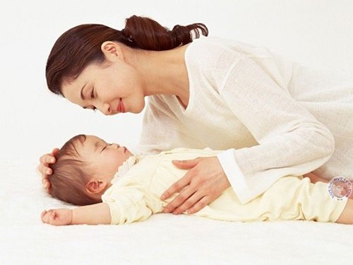 Nguyên nhân trẻ hay cựa mình khi ngủ và 10 bước để trẻ ngủ ngon