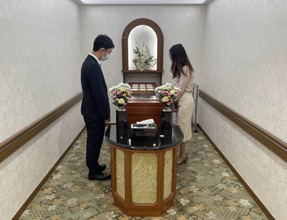 Khủng hoảng dân số già khiến Nhật Bản chọn dịch vụ tang lễ chỉ... 2 người dự